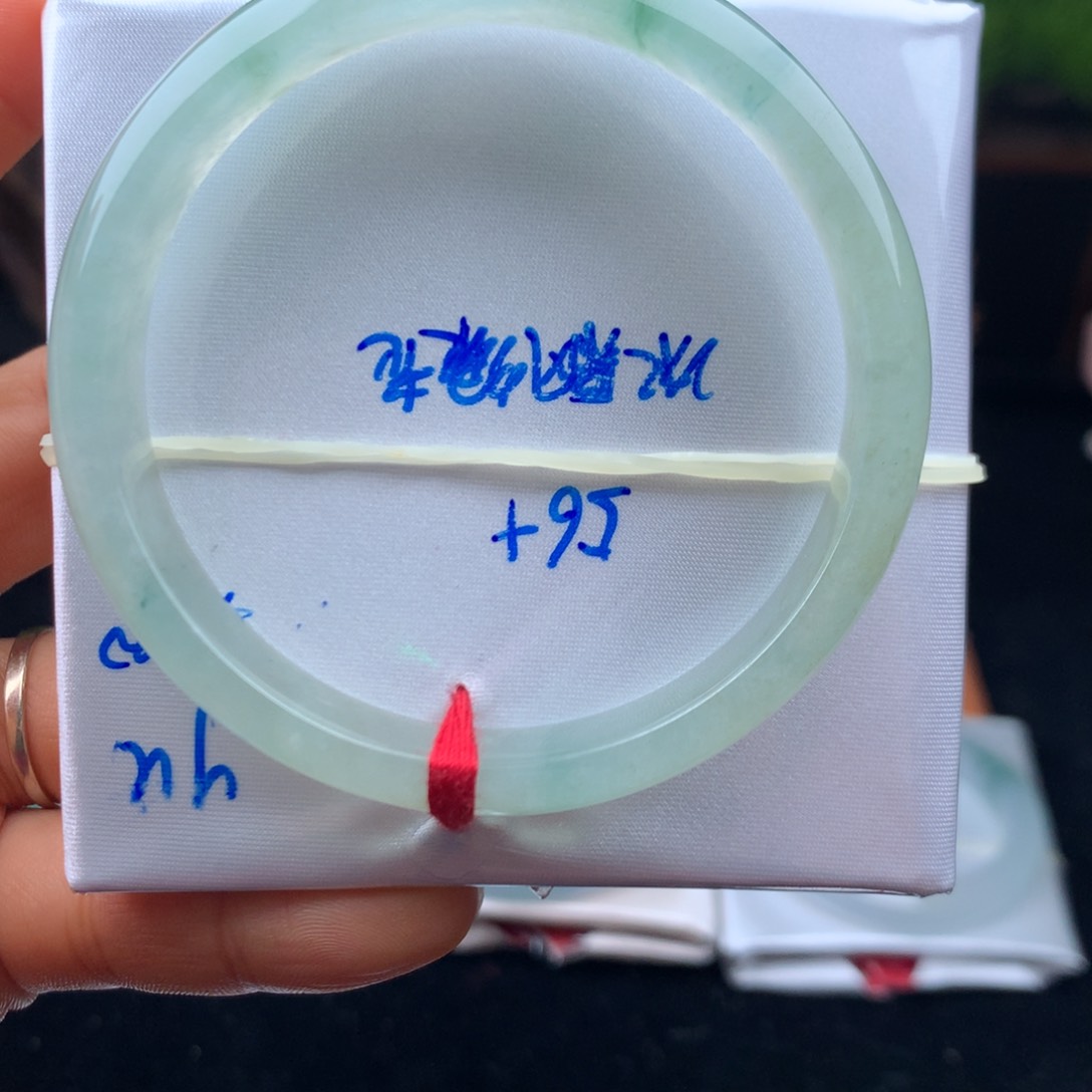 翡翠手镯未镶嵌手镯