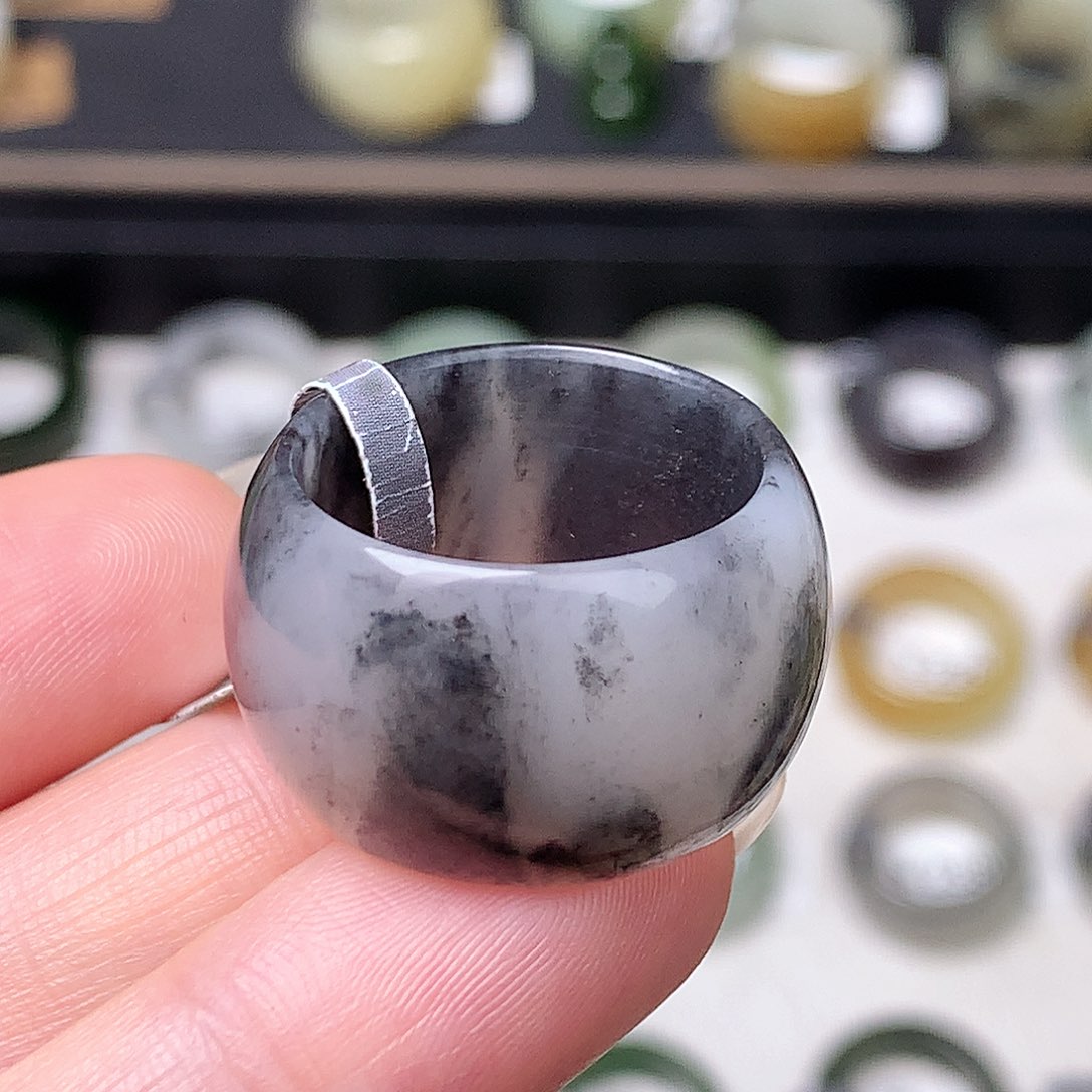 未镶嵌戒指和田玉