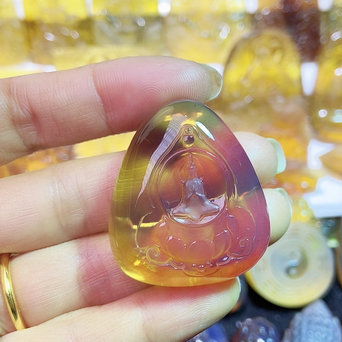 琥珀颈饰未镶嵌佛