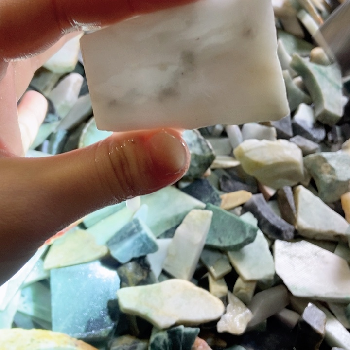 翡翠颈饰未镶嵌天然翡翠