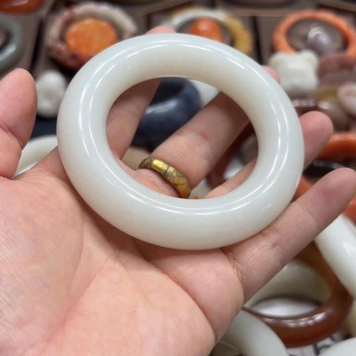 ****石英岩玉合金颈饰