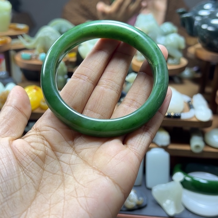 未镶嵌手镯和田玉清***?