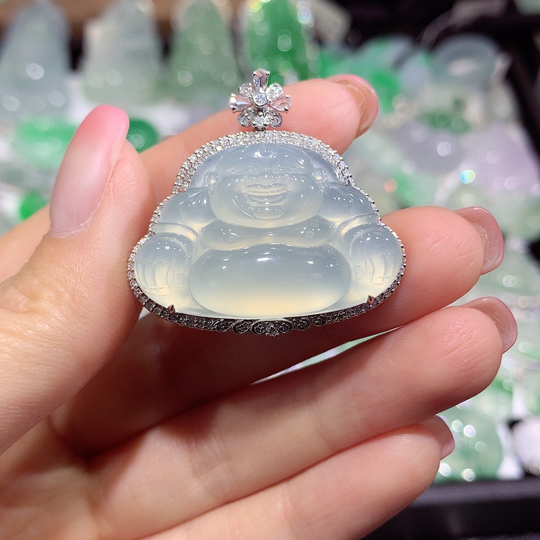 翡翠18K金镶嵌颈饰佛