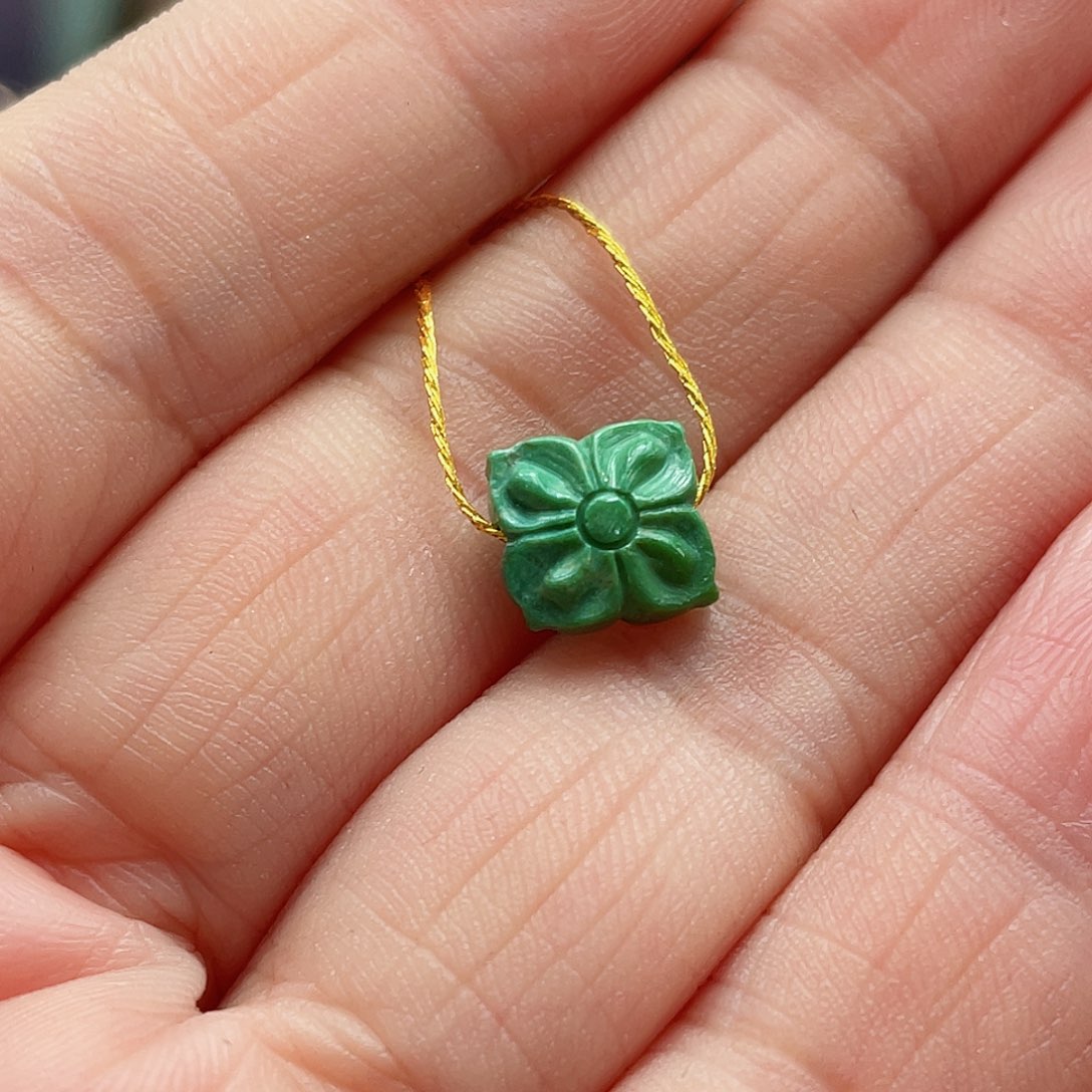 绿松石颈饰未镶嵌