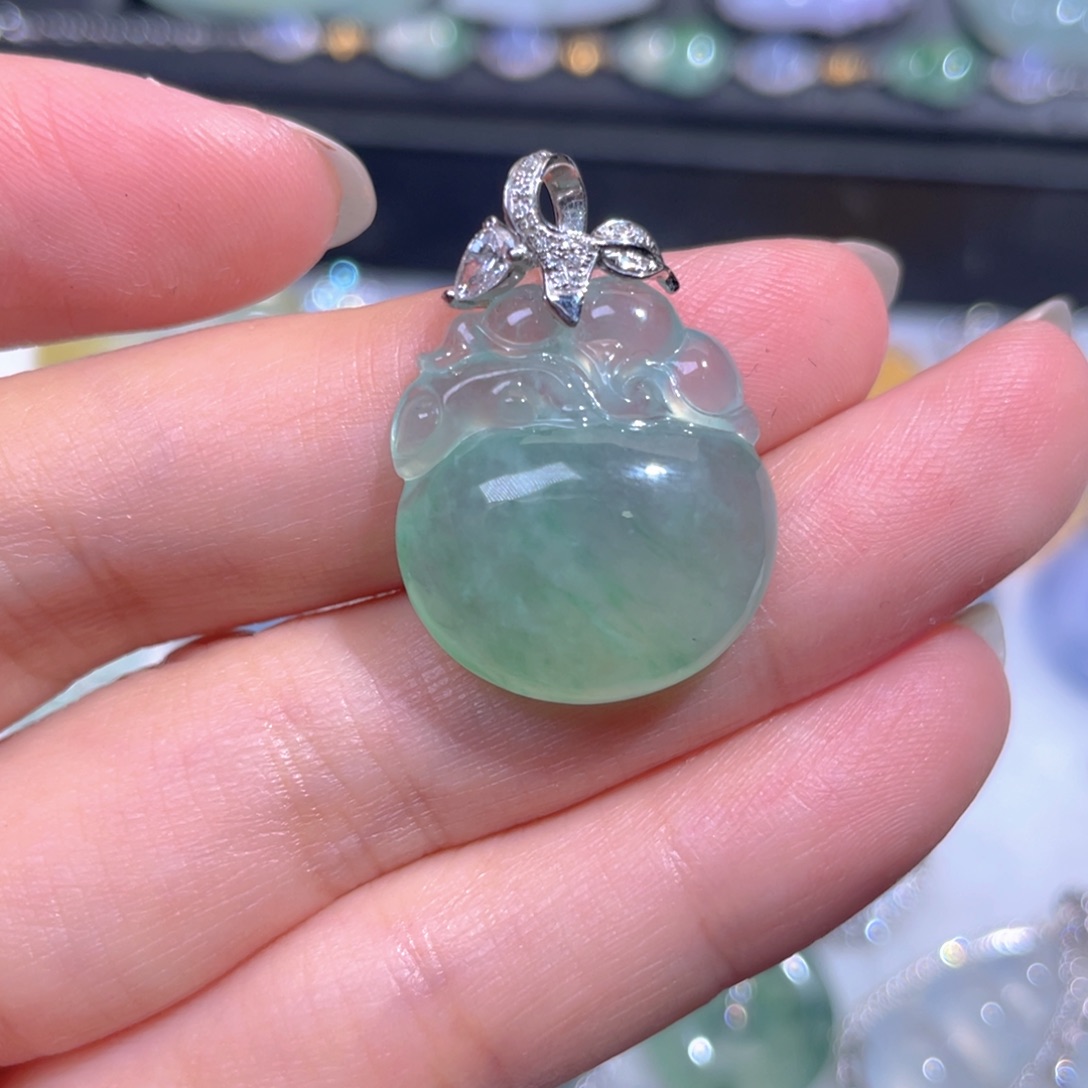 颈饰18K金镶嵌翡翠翡翠