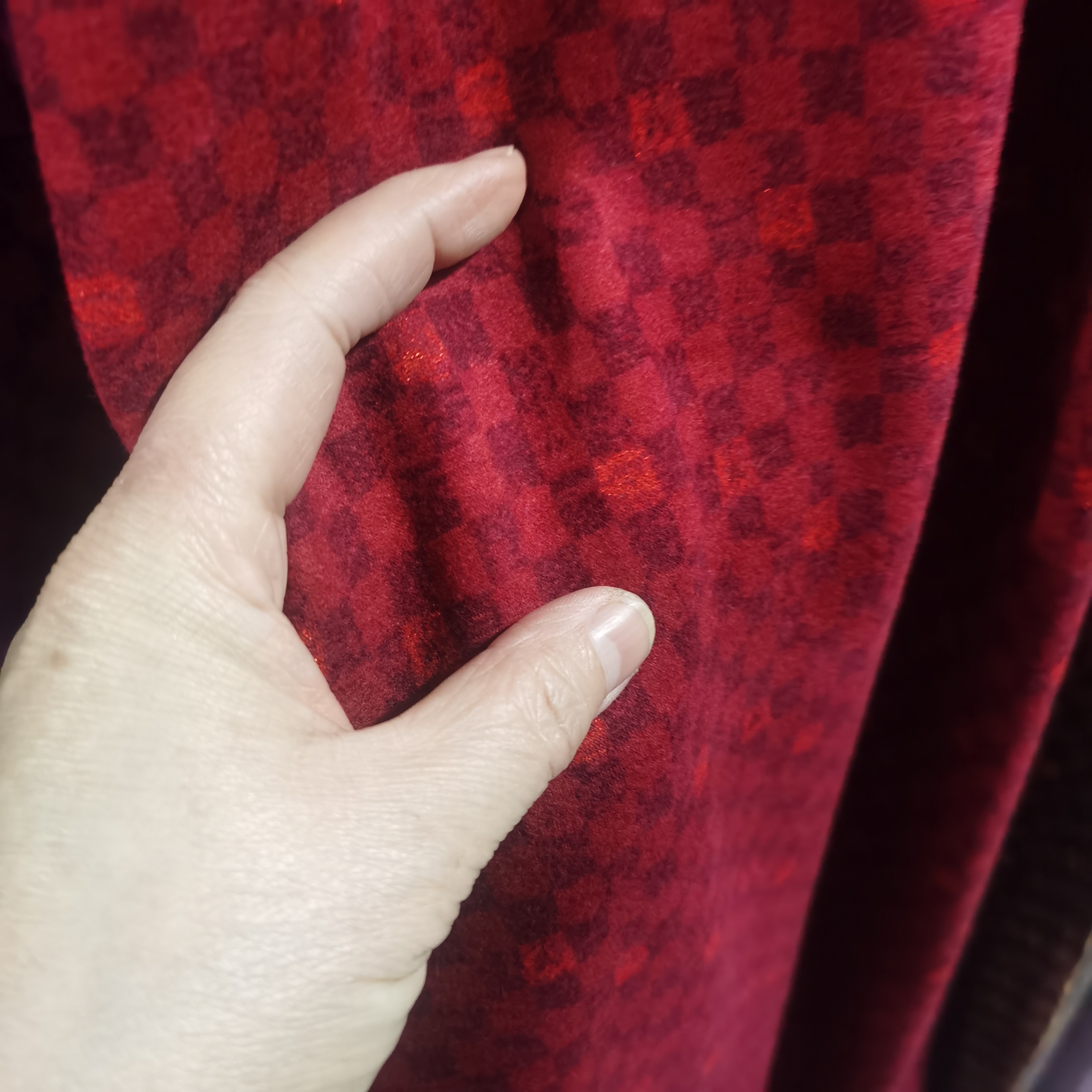 炫彩奥绒布料酷酷格安可拉红2.1米