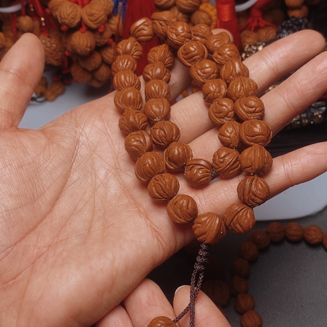 桃核吊坠桃枭手持1