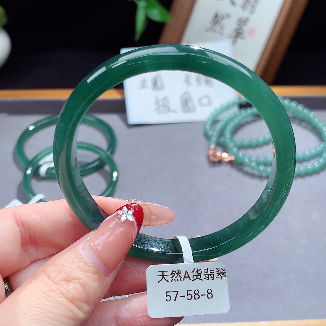 翡翠手镯（圆镯）未镶嵌