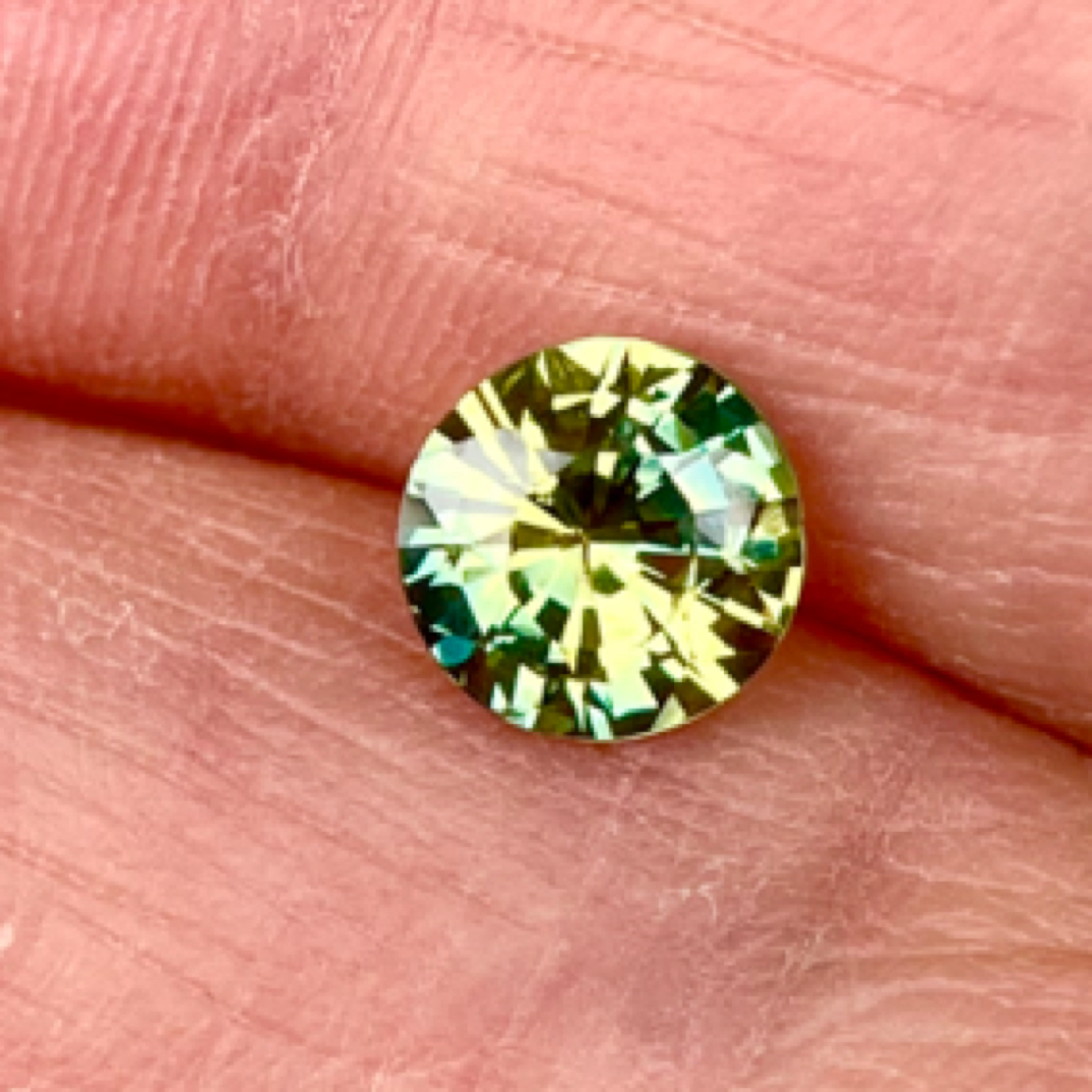 天然蓝宝石裸石  火彩璀璨  晶体干净  质感高雅