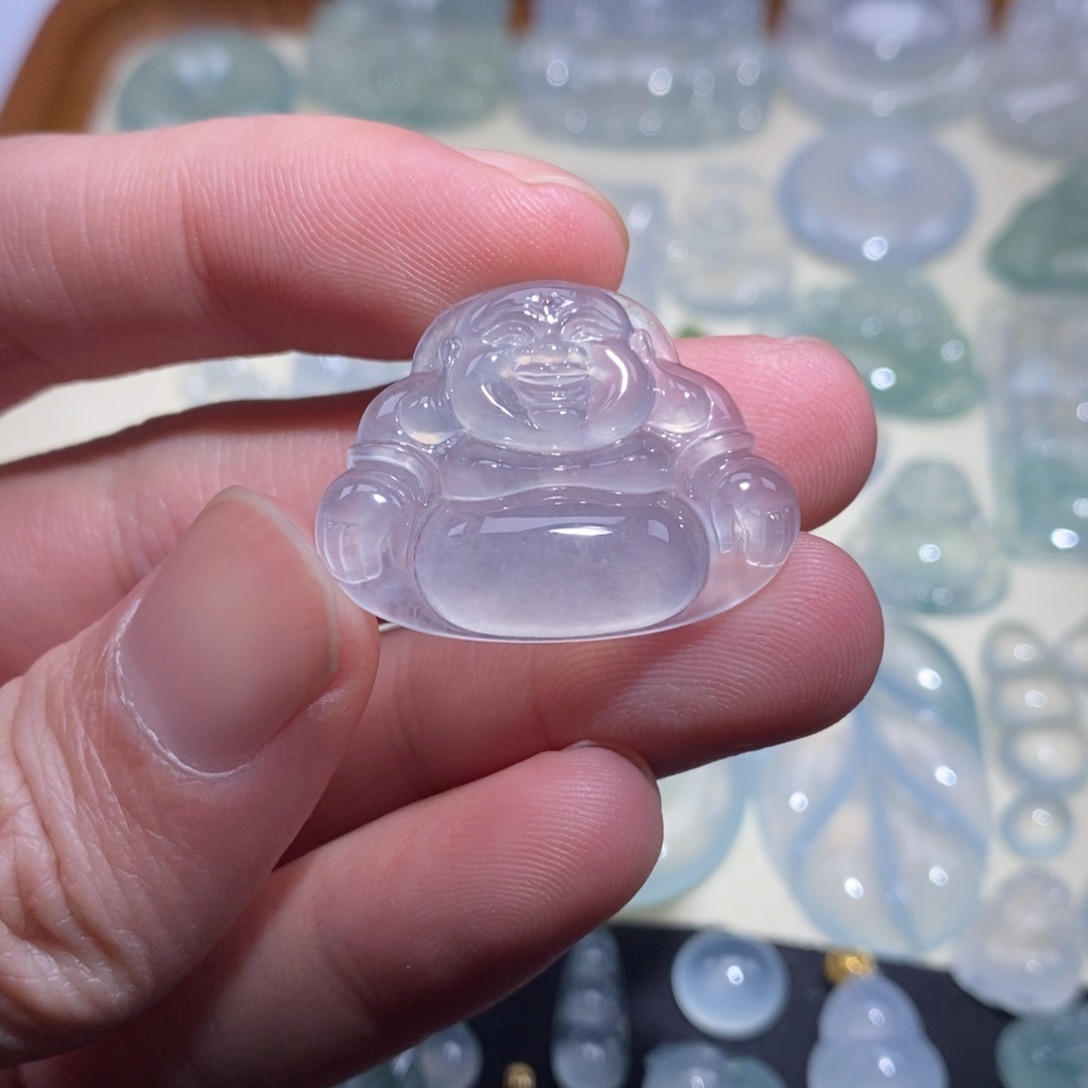 翡翠颈饰未镶嵌佛公