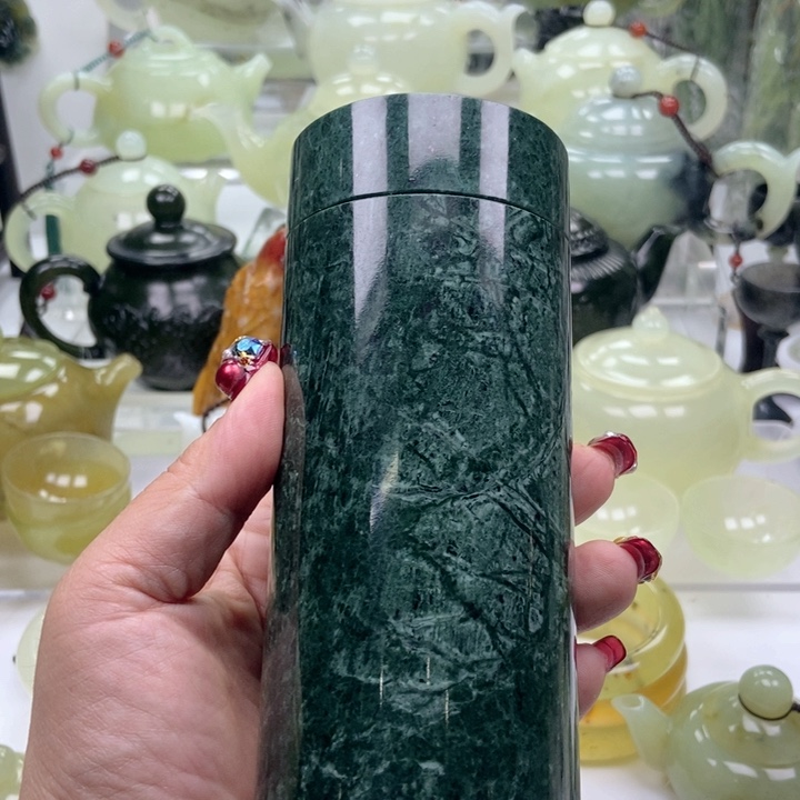 蛇纹石玉水杯未镶嵌