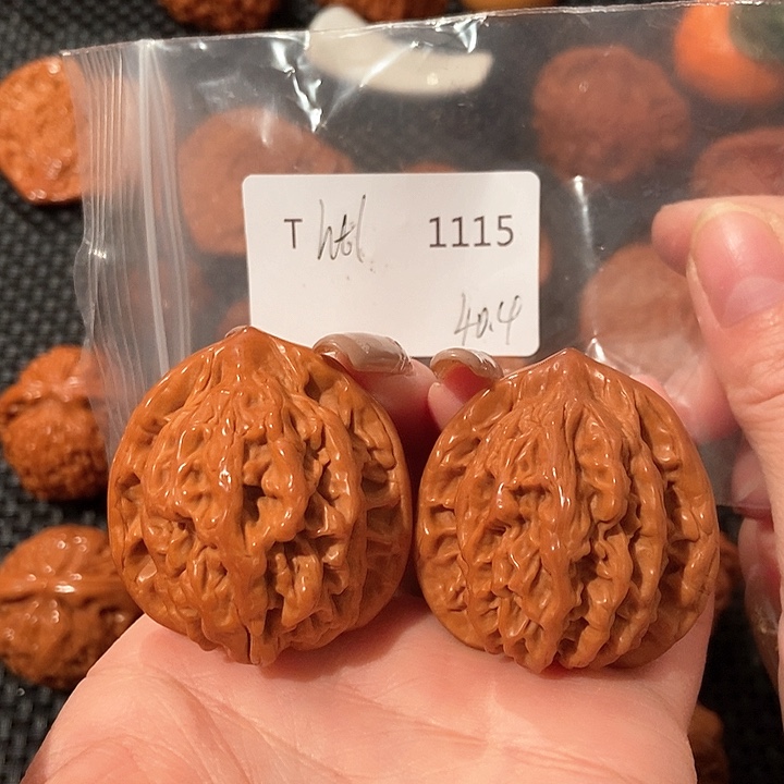 文玩核桃吊坠虎头40