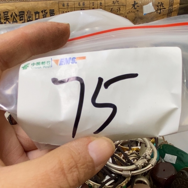 燕***M娜娜文玩杂项专属链接