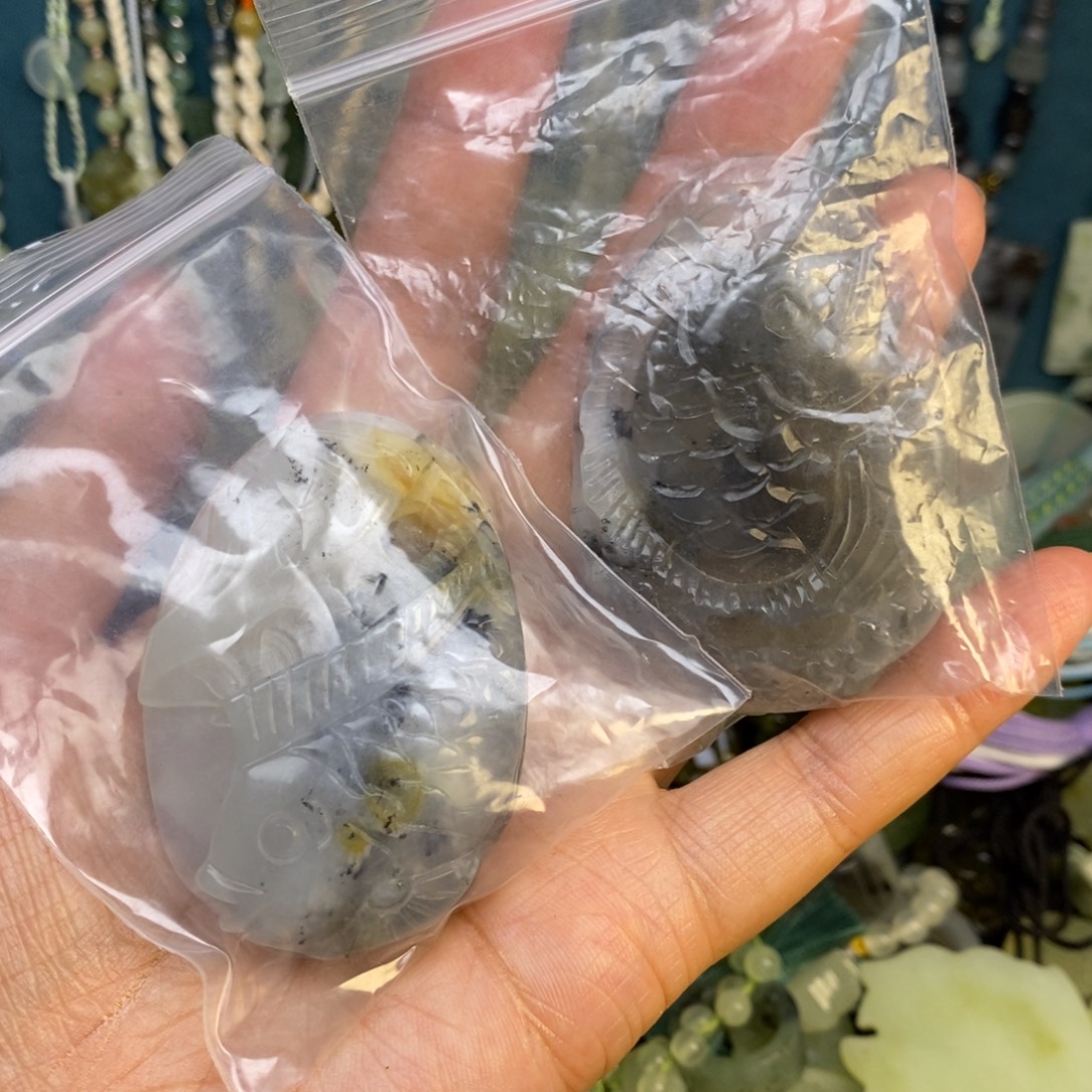 忆***^蛇纹石玉未镶嵌岫玉