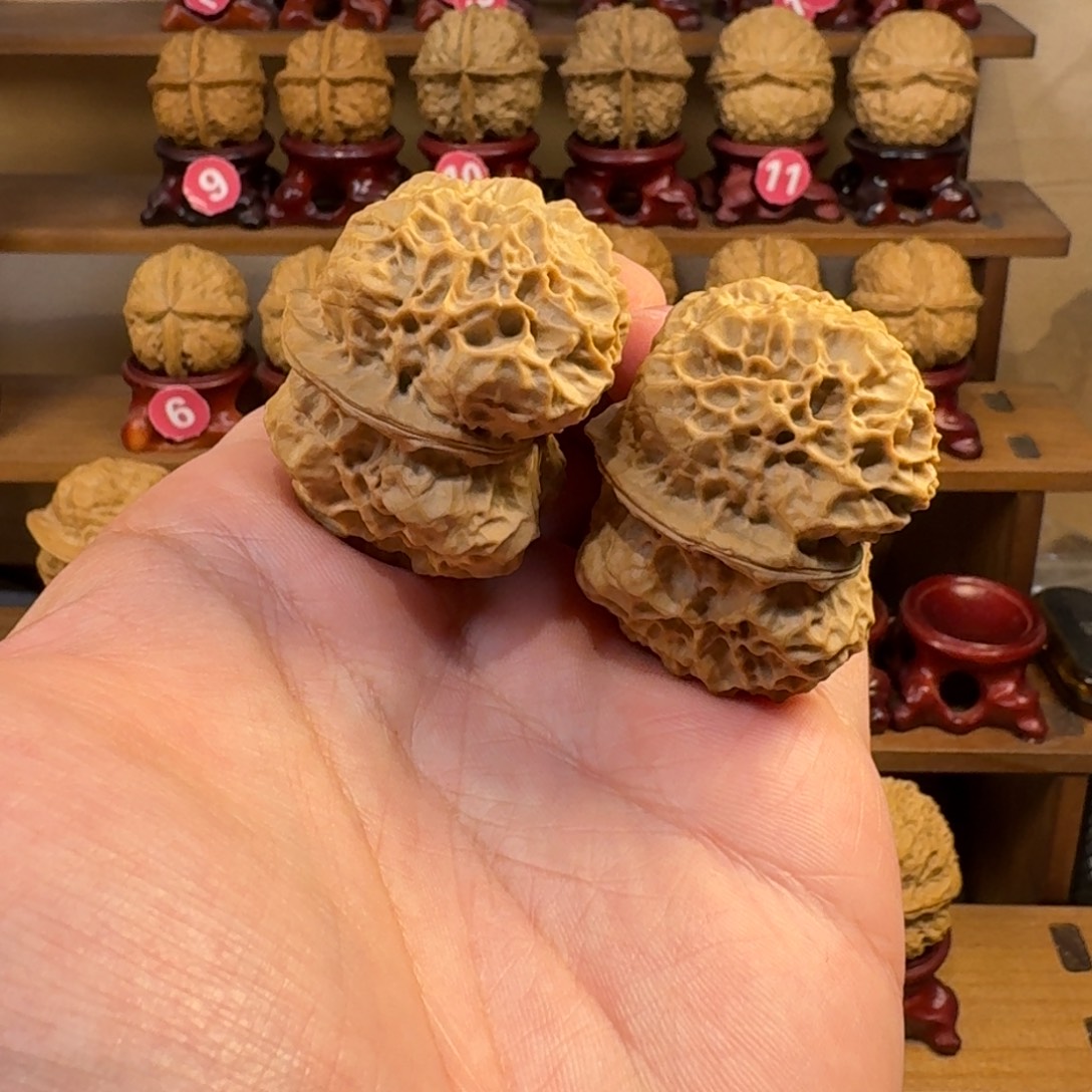 铁核桃把件龙纹古蟾42尺