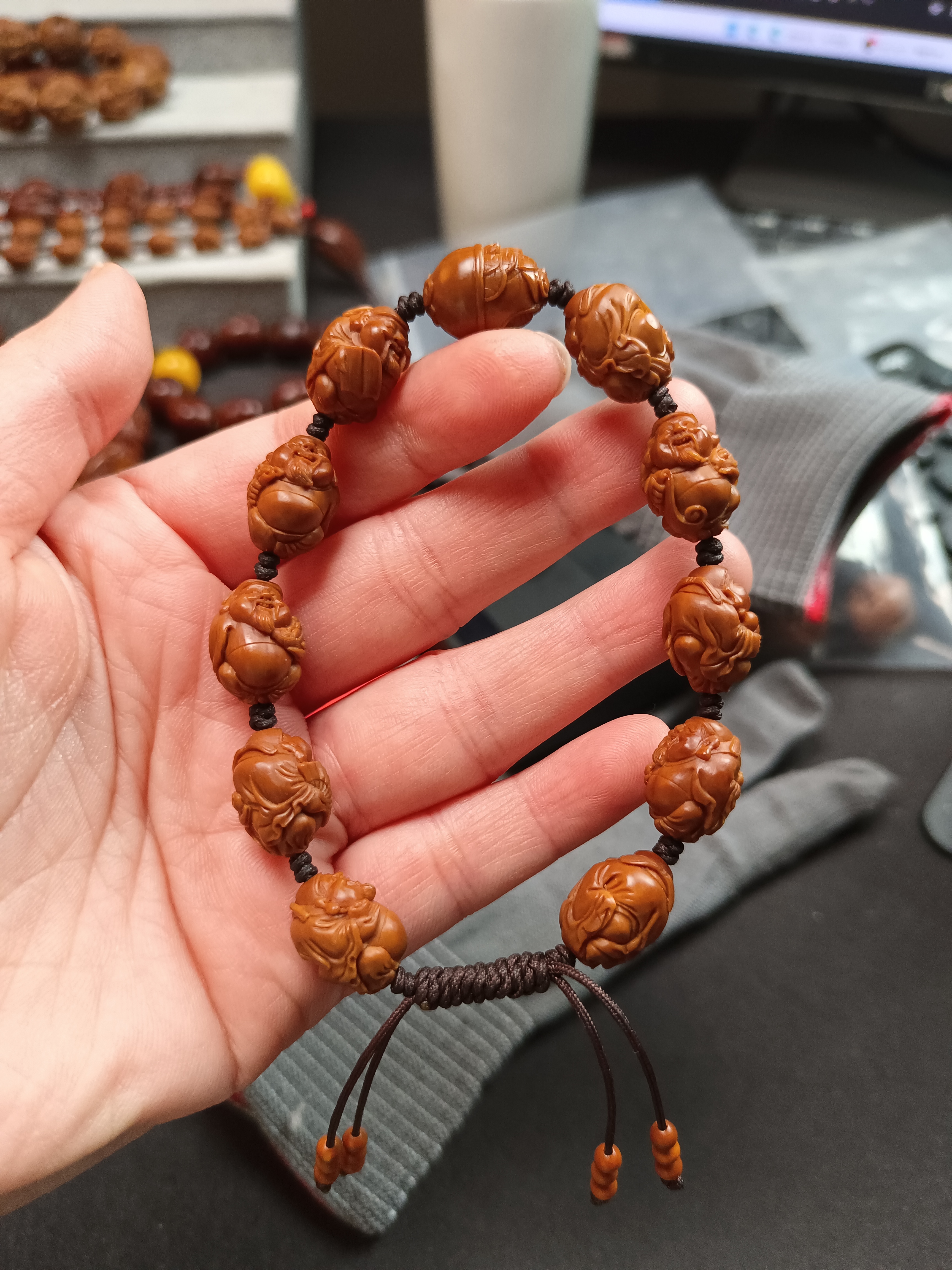 橄榄核正圆大手球