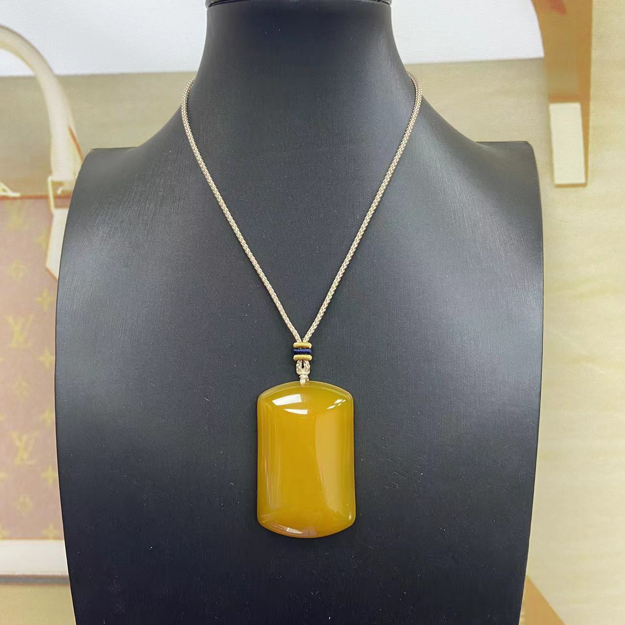 天然黄玛瑙鸡油黄平安无事牌吊坠50*30珠宝玉石经典精美挂件送礼