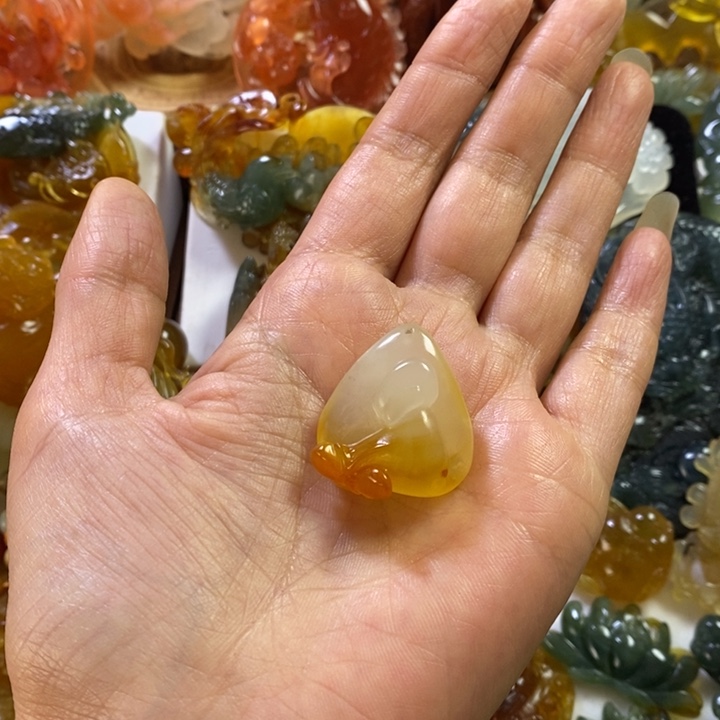 浅***笑蛇纹石玉未镶嵌颈饰