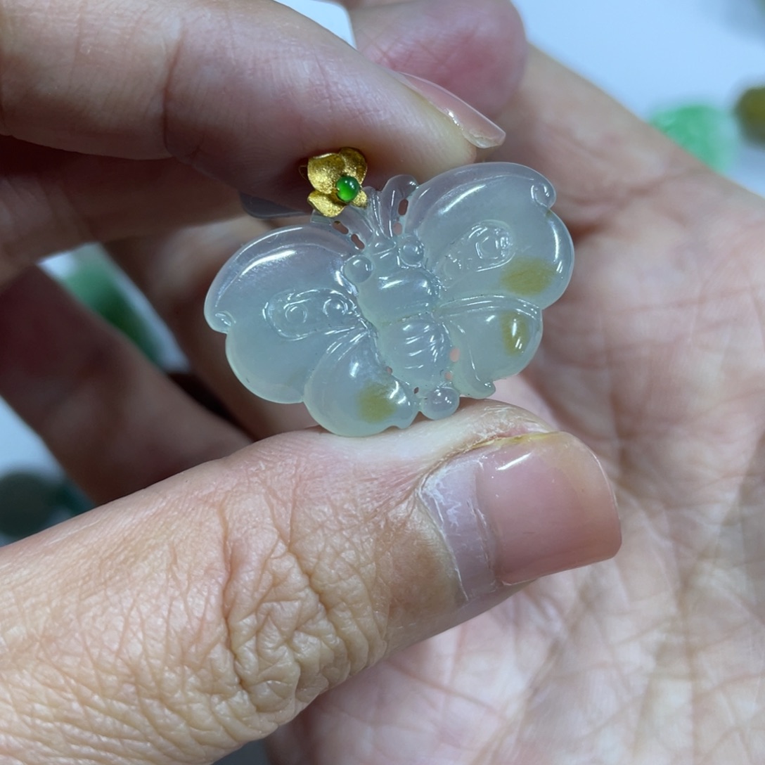 翡翠颈饰18K金镶嵌蝴蝶