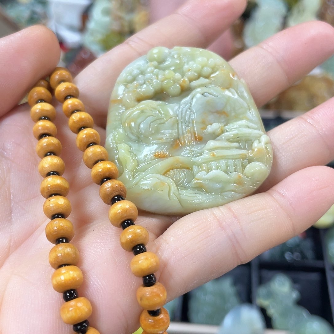 蛇纹石玉颈饰未镶嵌