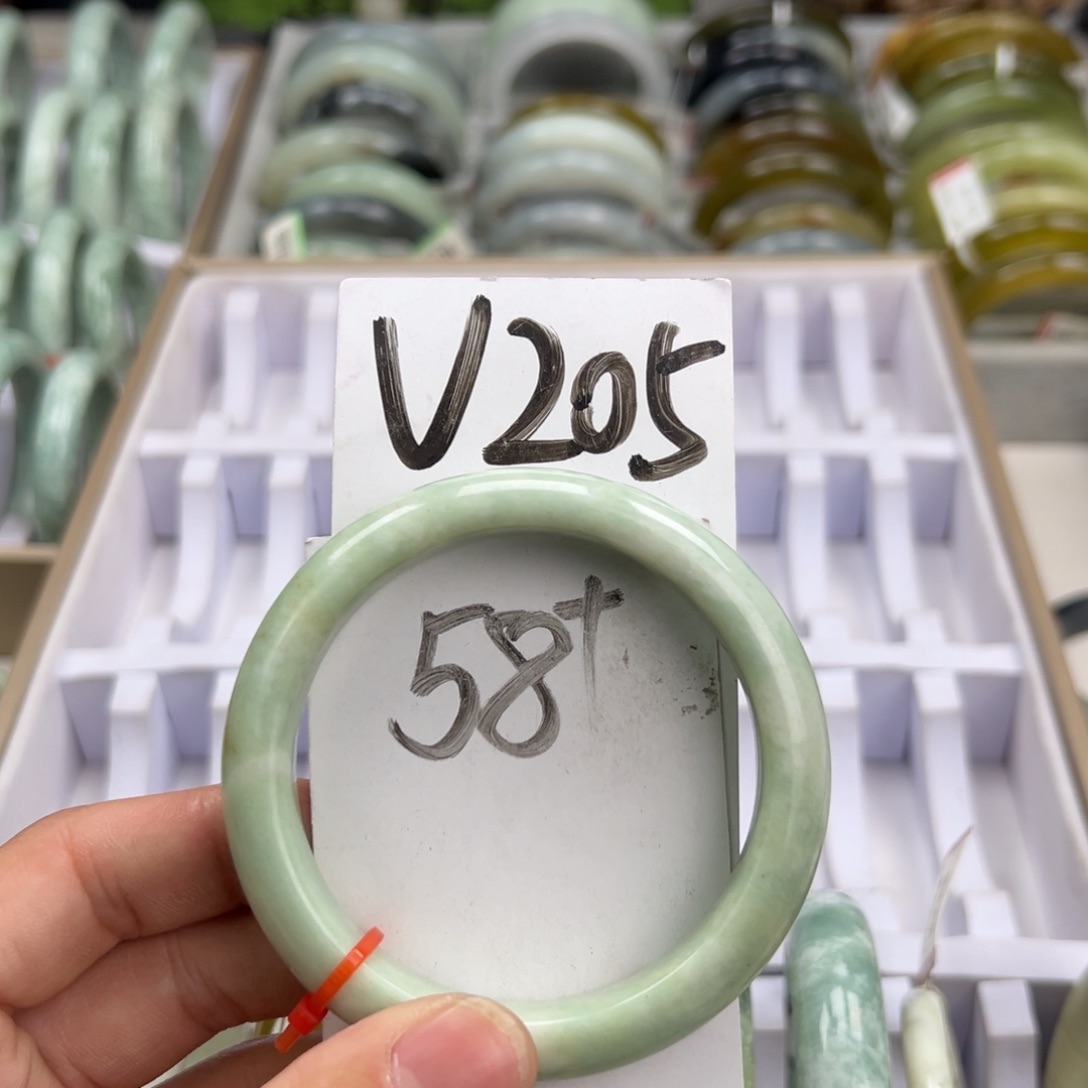 岫玉手镯未镶嵌天然岫玉