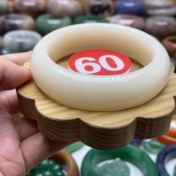 未镶嵌手镯石英质玉