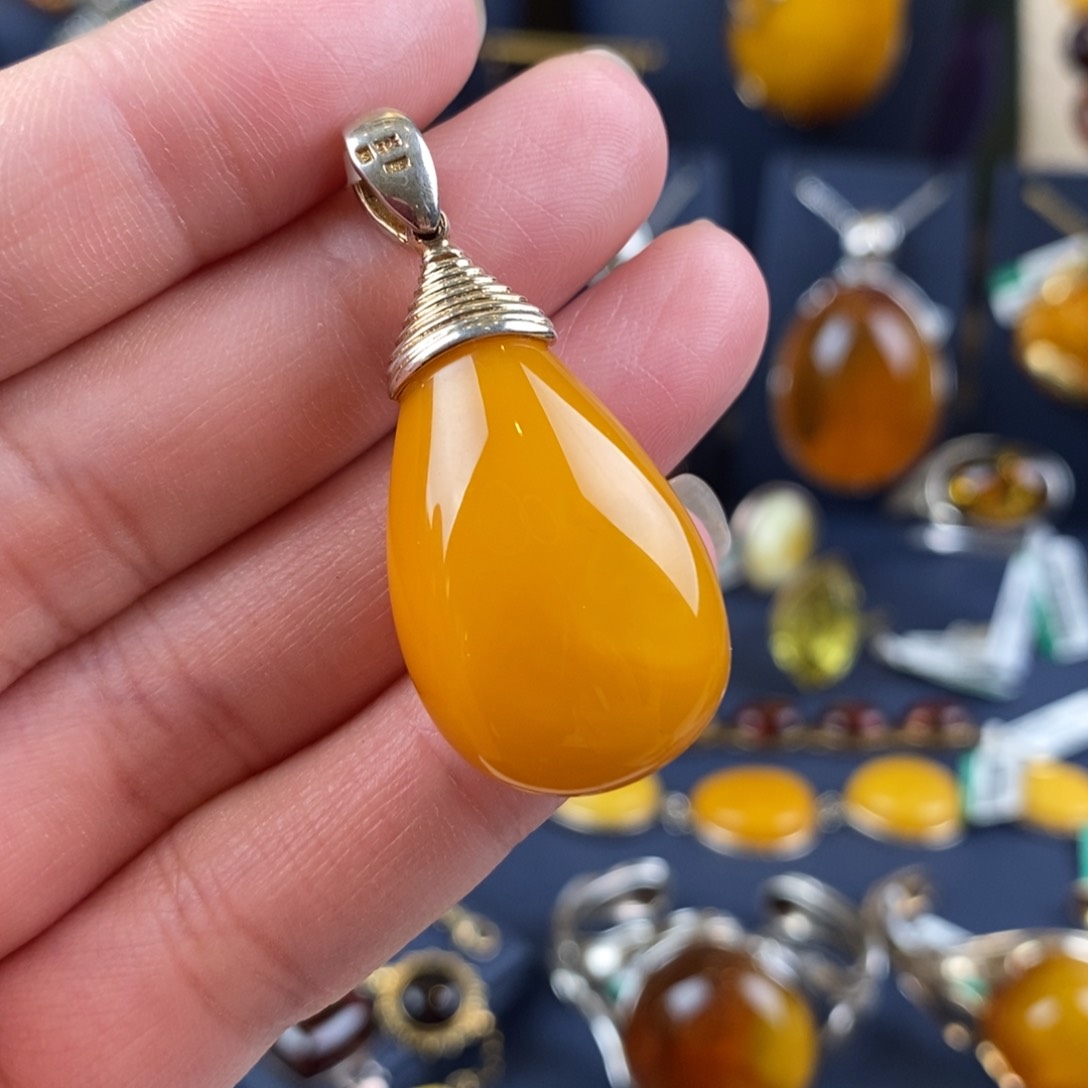 琥珀颈饰银S925镀金镶嵌