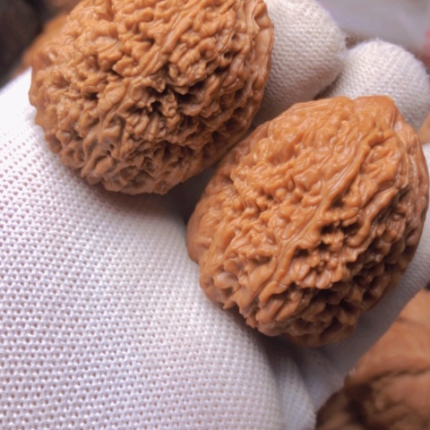 【闪购商品】桃核吊坠大蒜头狮子头