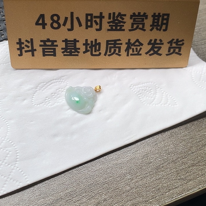 颈饰18K金镶嵌翡翠小**?佛