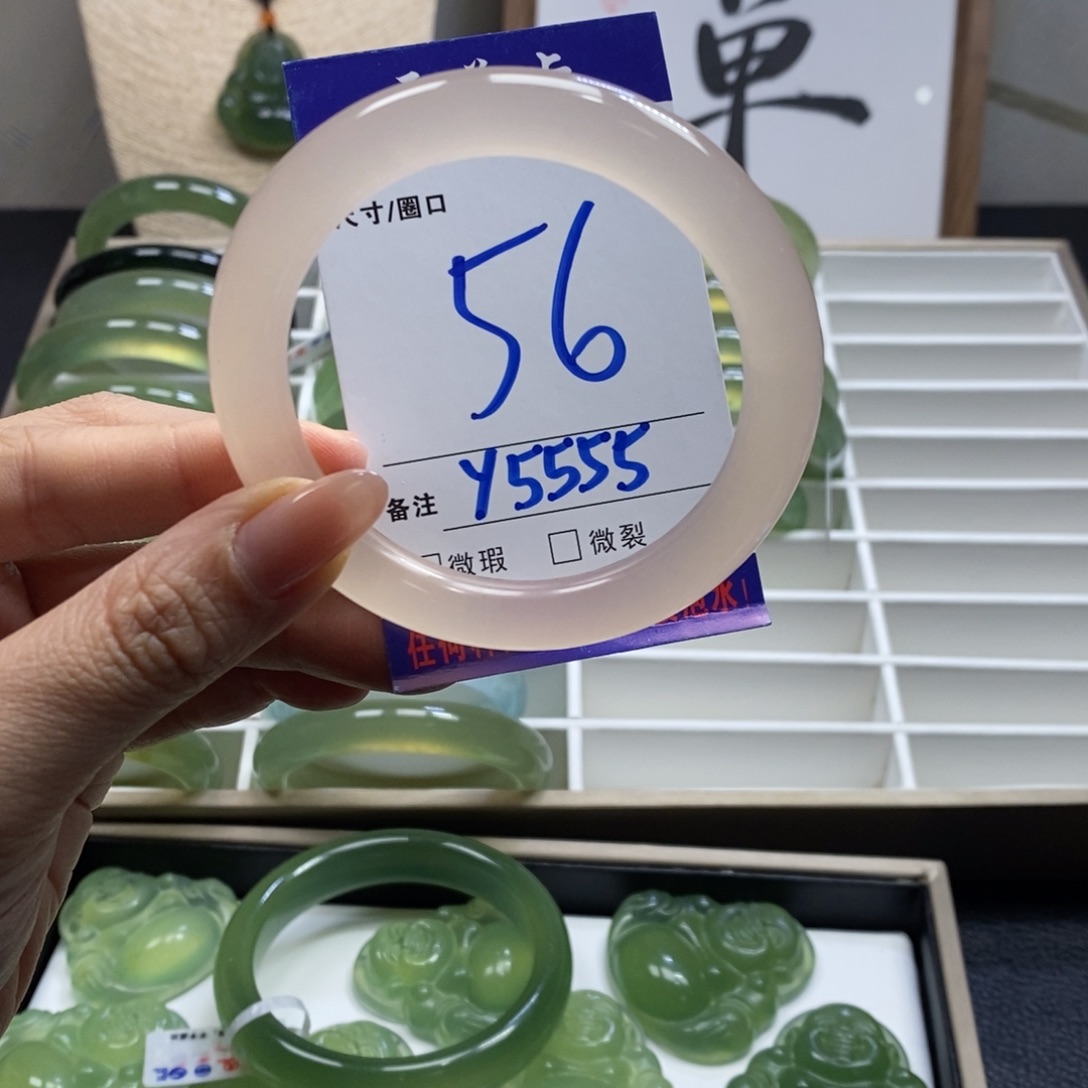 蛇纹石玉手镯未镶嵌