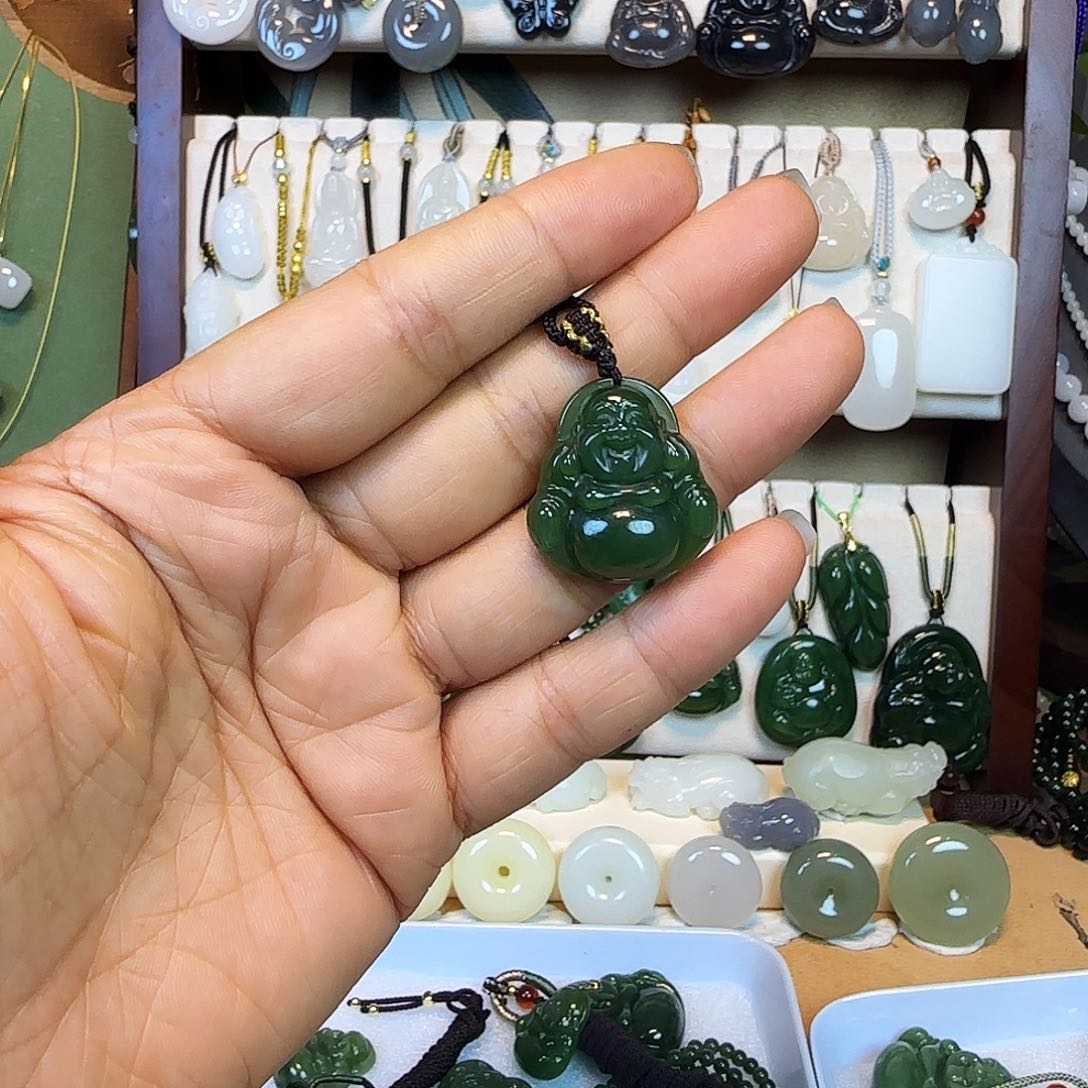 和田玉未镶嵌颈饰宁