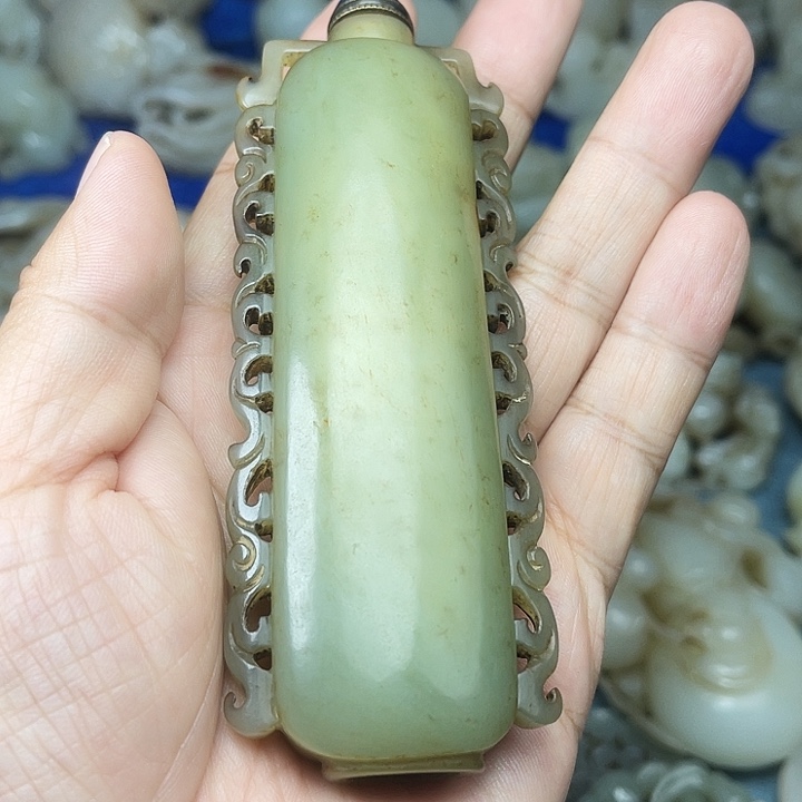 颈饰未镶嵌和田玉（青白玉）