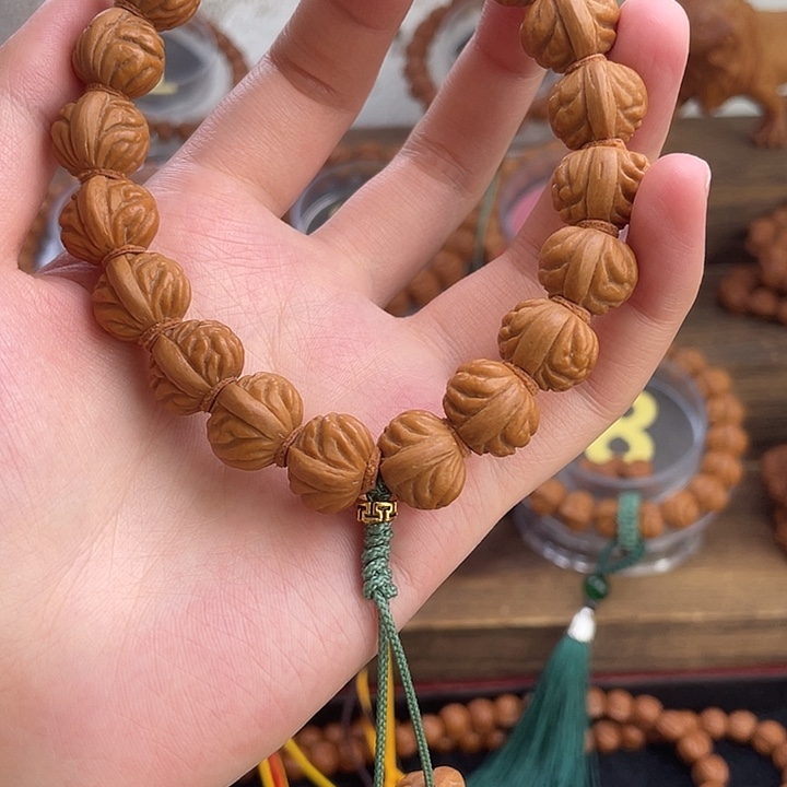 文玩核桃吊坠15小金豆