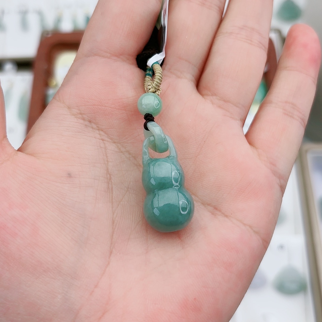 翡翠颈饰未镶嵌葫芦