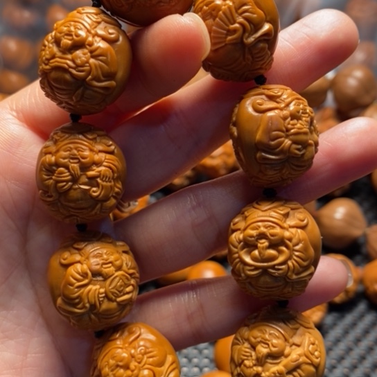 橄榄核吊坠龙财神