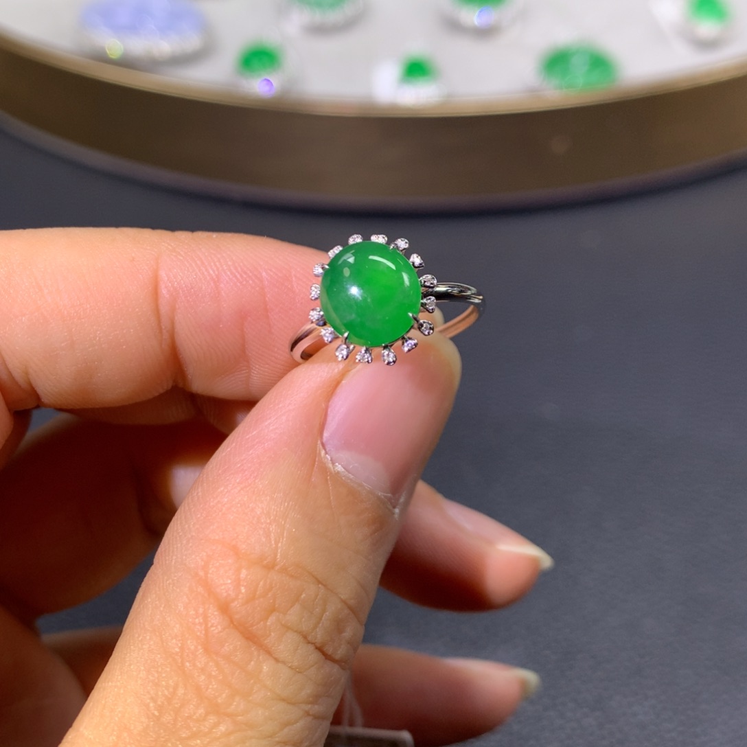 翡翠戒指18K金镶嵌翡翠