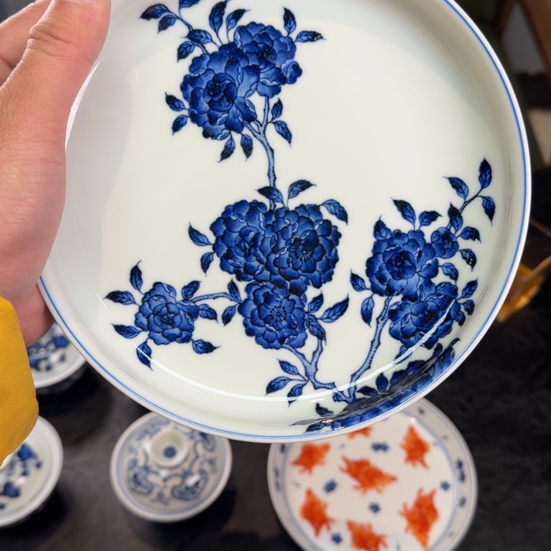 万***品景德镇陶瓷。            