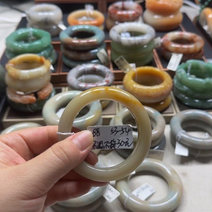 石英质玉未镶嵌手镯