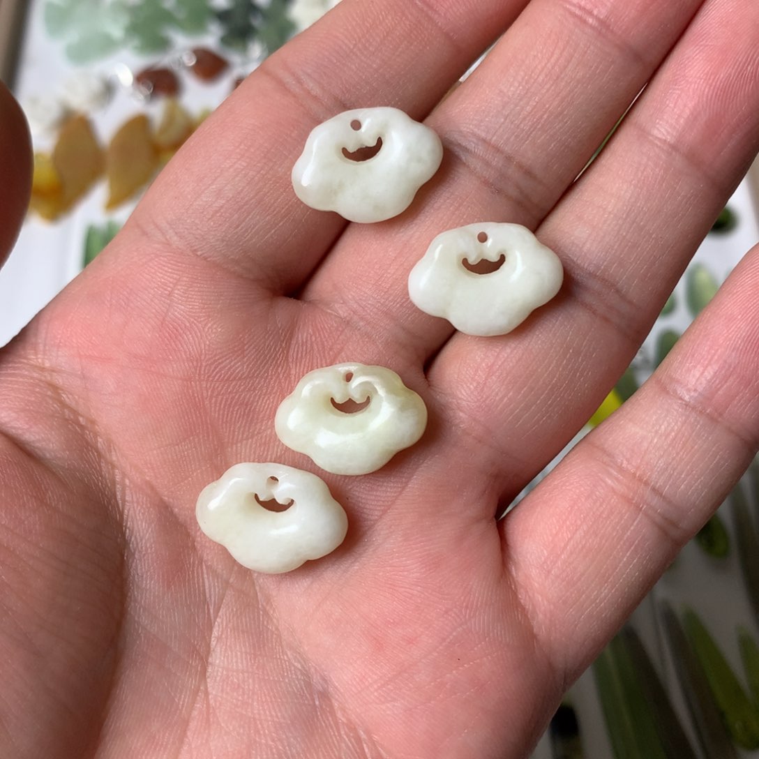 蛇纹石玉耳环未镶嵌