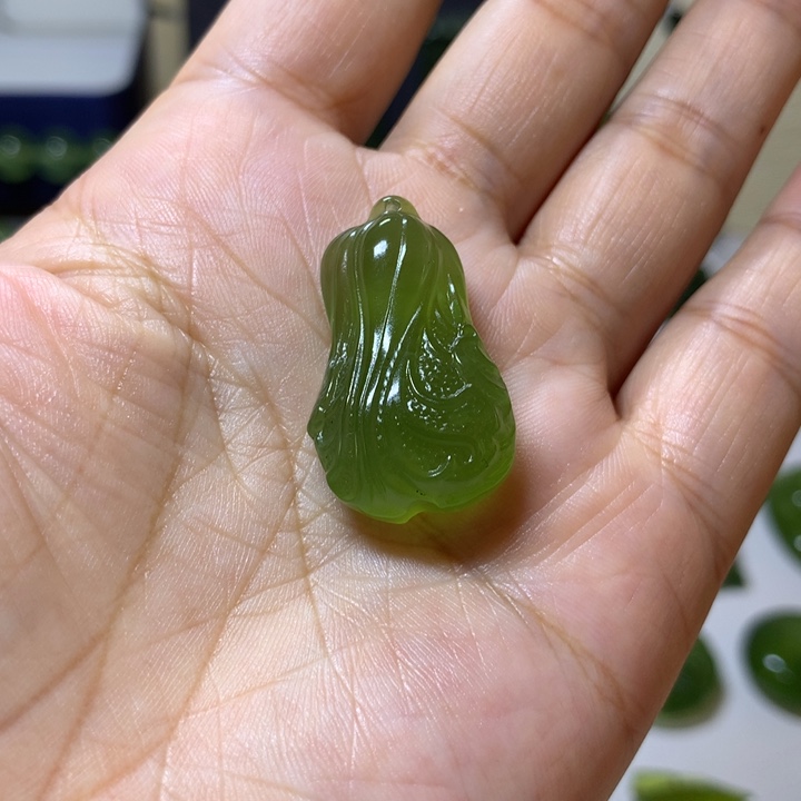 未镶嵌岫玉颈饰吊坠