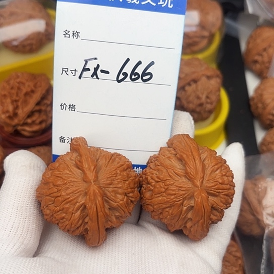 文玩核桃吊坠奥***n白狮子