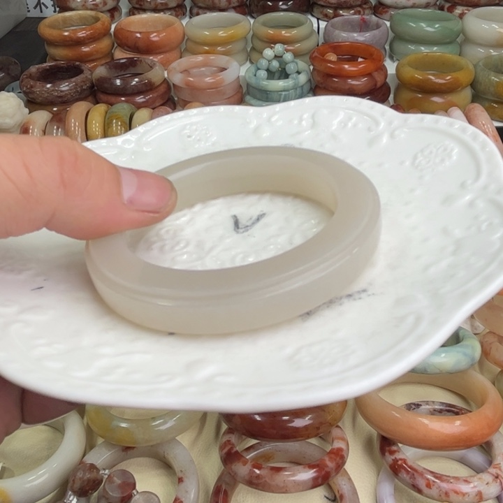 石英质玉手镯未镶嵌