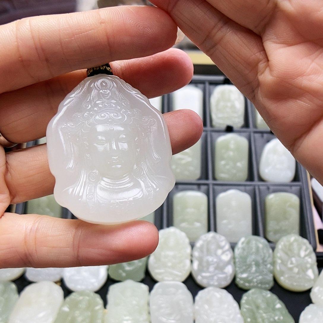 和田玉颈饰未镶嵌洪****）