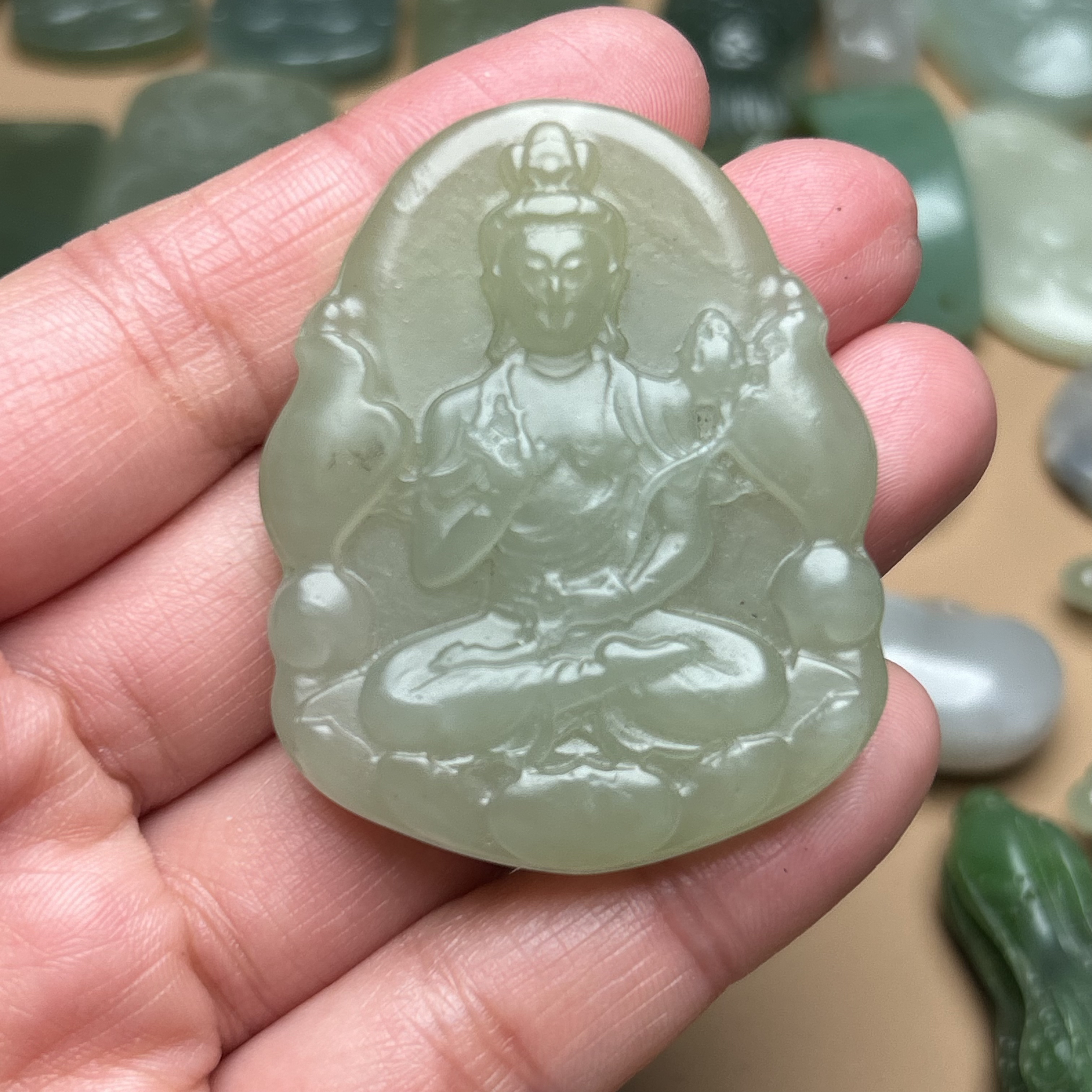 精品和田玉小挂件