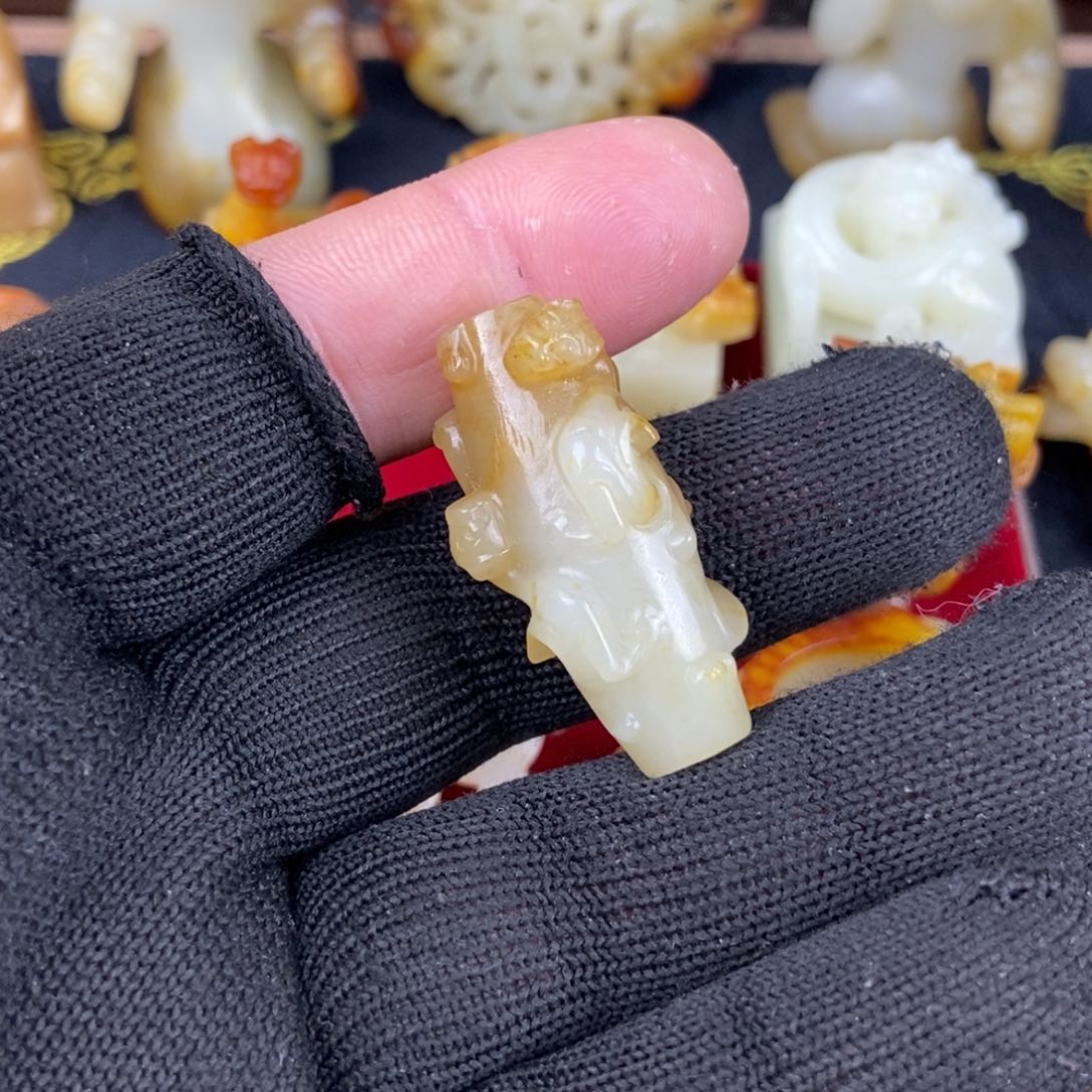 和田玉（糖玉）挂件未镶嵌