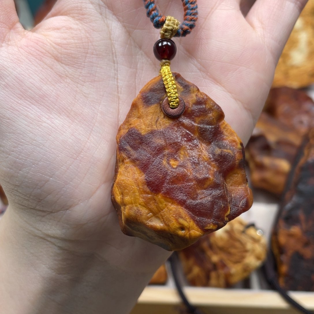 琥珀珠宝奇石未镶嵌