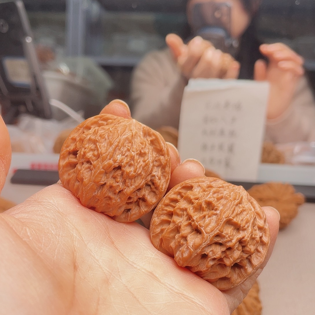 燕***贝磨盘子和塑料布一样
