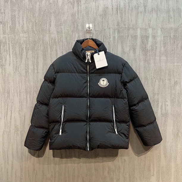 未使用 MONCLER 蒙口黑色胸前植绒大标厚款羽绒服3码 Z00750