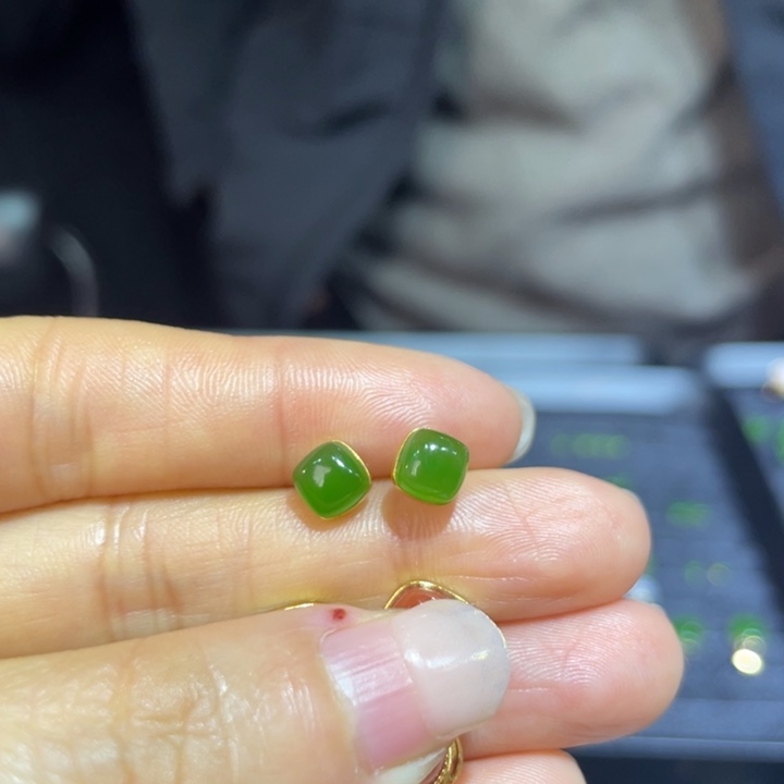 和田玉18K金镶嵌耳饰