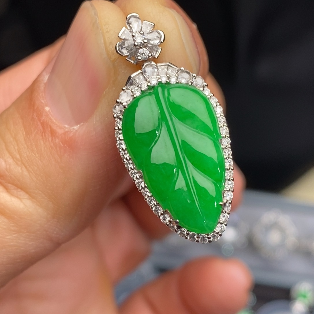 翡翠吊坠(不含链)18K金镶嵌叶子